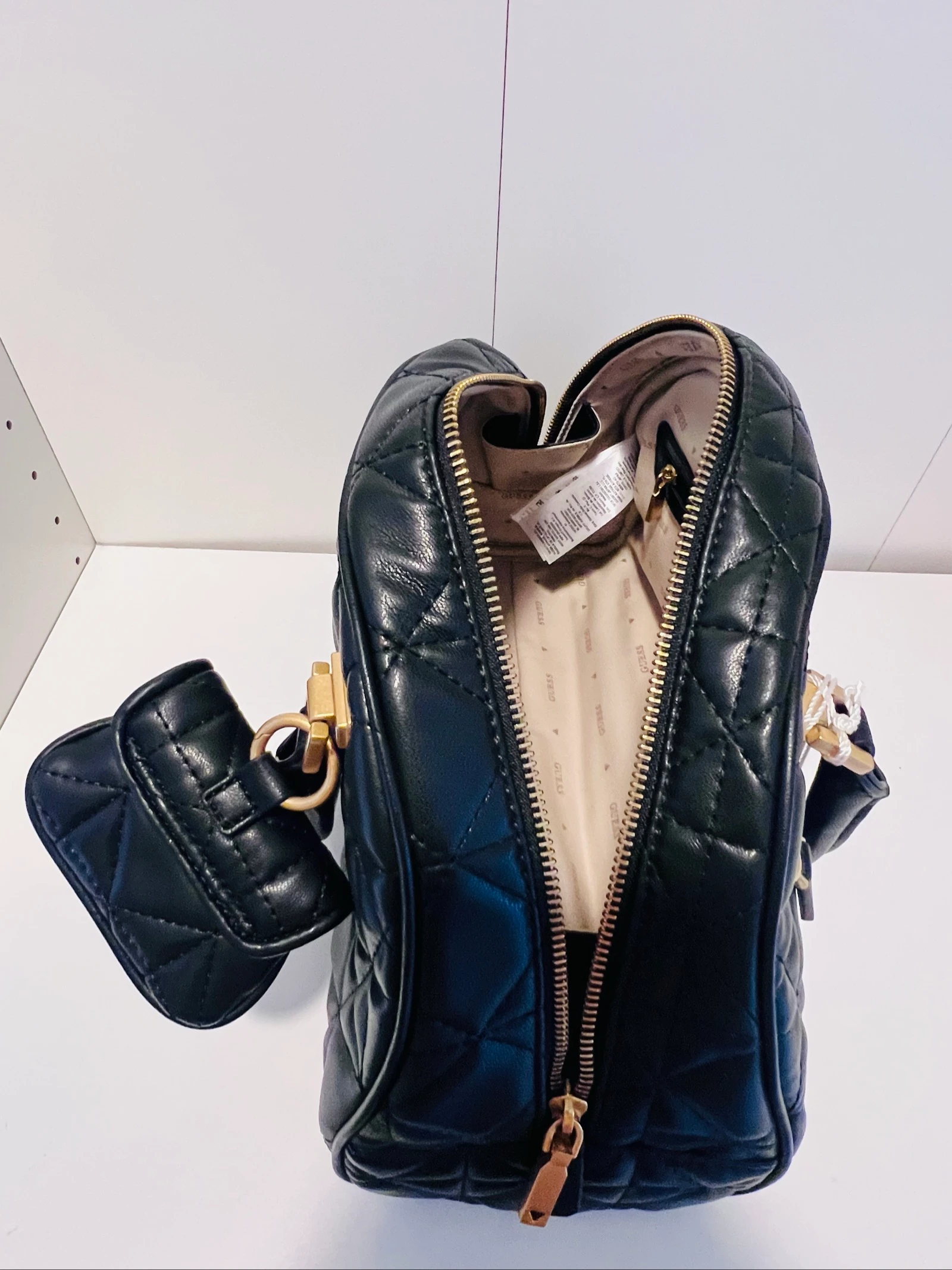 Bolso matelassé GUESS Est. 1981 negro con mini bolsita / monedero – photo 3